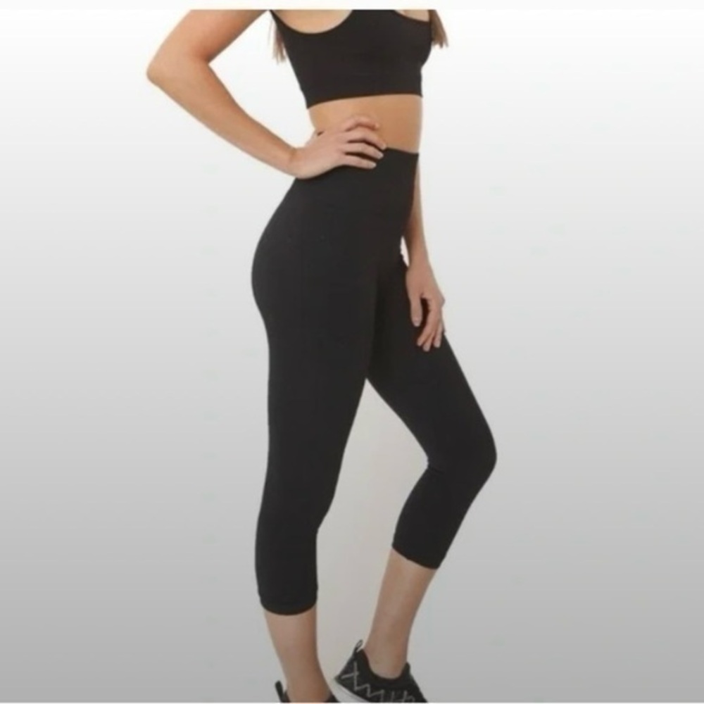 Morgan Stewart  TLA black ribbed stretchy new capri legging xs/small